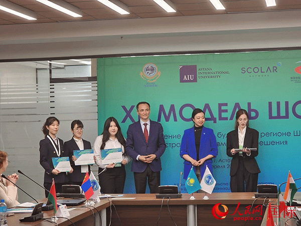 中國代表榮獲“最佳代表”獎。人民網(wǎng)記者 李強攝