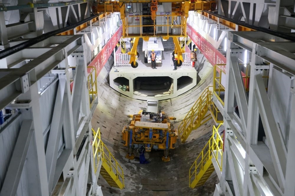 2024年2月16日，中鐵十四局集團的建設(shè)者在京唐城際鐵路運潮減河隧道施工。新華社記者 邢廣利 攝