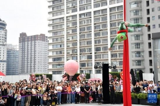 5月7日，演員在長(zhǎng)沙國(guó)金中心表演木偶劇。新華社記者 陳振海 攝