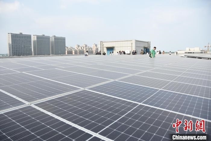 圖為中原人工智能計(jì)算中心的光伏項(xiàng)目。王宇攝