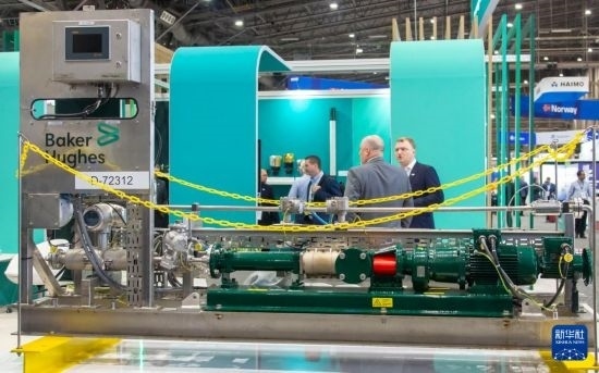 這是5月6日在美國休斯敦國際海洋油氣技術(shù)大會(huì)及設(shè)備展上拍攝的展示的裝備。新華社發(fā)（勞承躍攝）