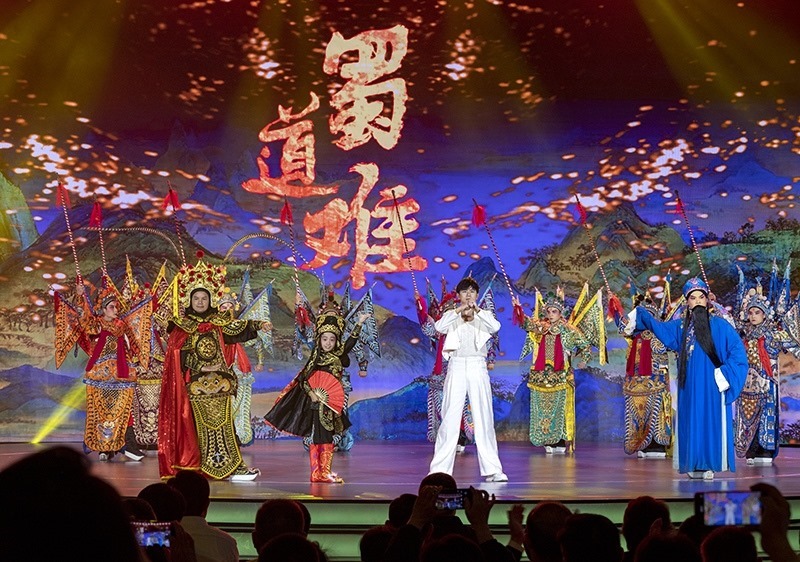 2023年10月13日，成都，“把青春華章寫在祖國大地上”大思政課網(wǎng)絡(luò)主題宣傳和互動引導(dǎo)活動在四川大學(xué)舉行。