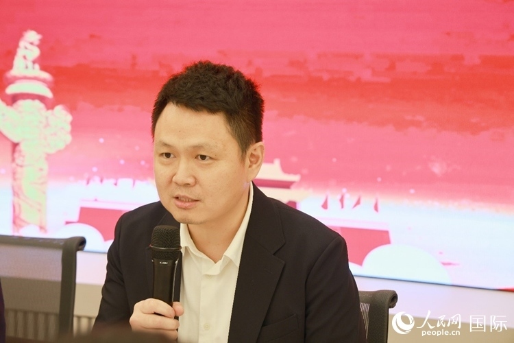 中國駐里約熱內(nèi)盧總領(lǐng)館副總領(lǐng)事王尉育在座談會上致辭。人民網(wǎng)記者 陳海琪攝