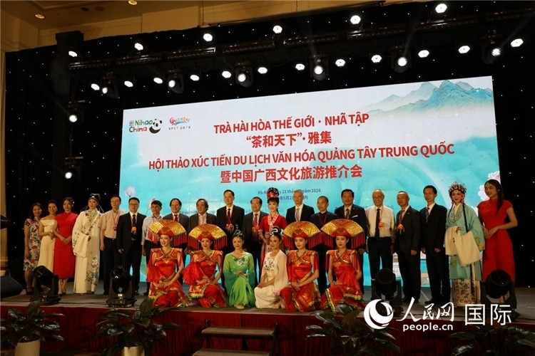 中越兩國嘉賓合影留念。人民網(wǎng)記者楊曄攝