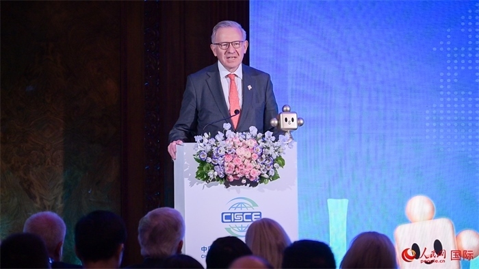 英中貿(mào)易協(xié)會主席古沛勤爵士致辭。人民網(wǎng) 郭錦標(biāo)攝