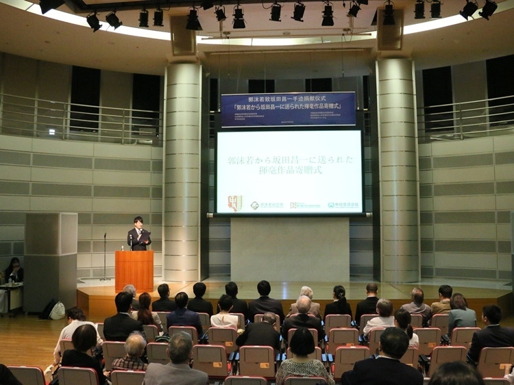 捐獻(xiàn)儀式現(xiàn)場。人民網(wǎng) 許可攝