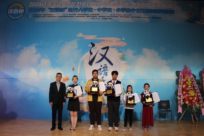 各組別的冠軍獲得者們合影留念。