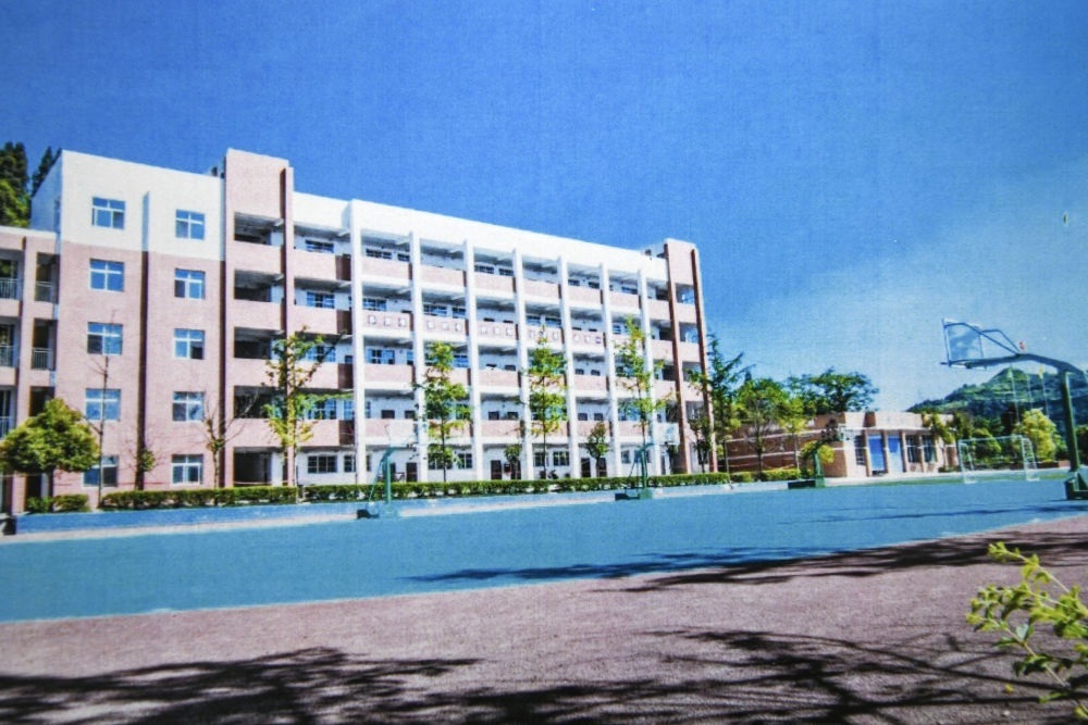 建成之初的之江小學(xué)教學(xué)樓（資料照片翻拍）。