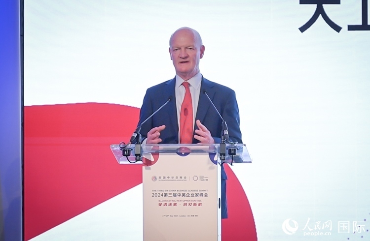 英國(guó)前負(fù)責(zé)大學(xué)與科研事務(wù)的國(guó)務(wù)大臣、英國(guó)皇家學(xué)會(huì)院士大衛(wèi)·威利茨致辭。人民網(wǎng) 郭錦標(biāo)攝