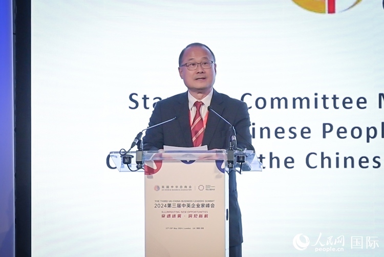 香港中華總商會(huì)會(huì)長(zhǎng)、香港新華集團(tuán)主席蔡冠深致辭。人民網(wǎng) 郭錦標(biāo)攝