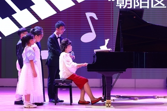 鮑蕙蕎擔(dān)任指導(dǎo)。通過專家的點評