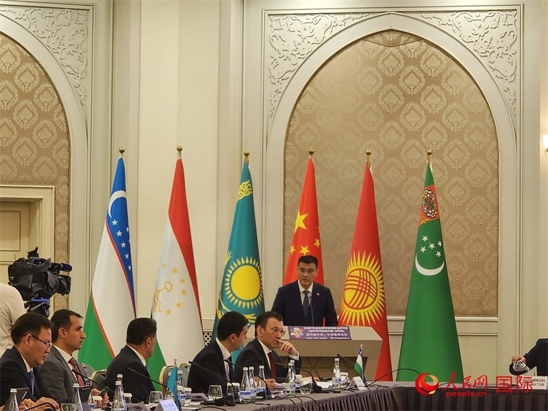 中國駐烏茲別克斯坦大使于駿致辭。人民網(wǎng)記者 李強攝