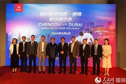 與會嘉賓合影留念。人民網(wǎng)記者張志文攝