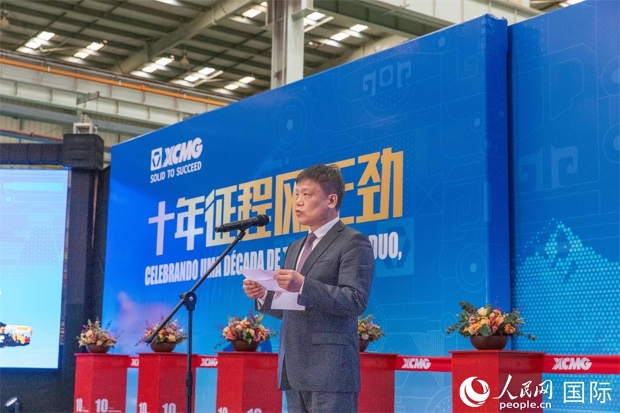 中國(guó)貿(mào)促會(huì)駐巴西代表處總代表郭英會(huì)在致辭中表示，過(guò)去十年，中巴經(jīng)貿(mào)關(guān)系迅猛發(fā)展，數(shù)百家中國(guó)企業(yè)進(jìn)入巴西，投資巴西，為巴西的經(jīng)濟(jì)建設(shè)貢獻(xiàn)中國(guó)企業(yè)的力量。 人民日?qǐng)?bào)社拉美中心分社 威廉·科埃略·維亞納攝