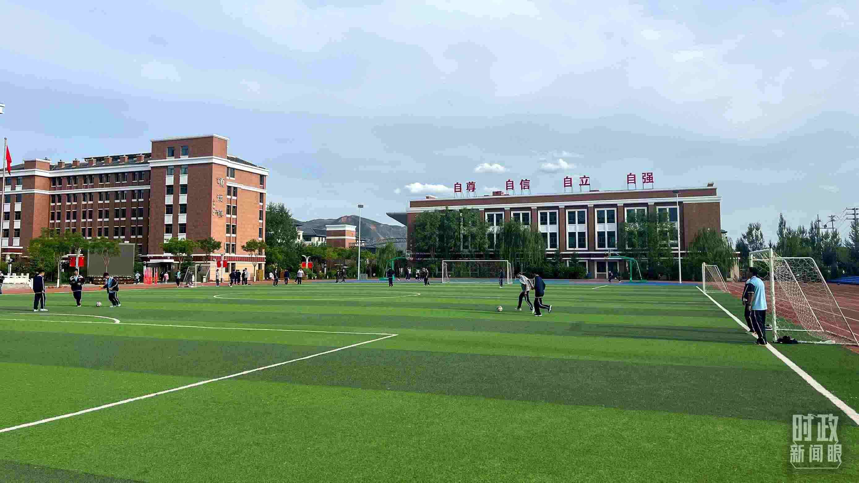 △果洛西寧民族中學。（總臺央視記者楊波、楊新禹拍攝）
