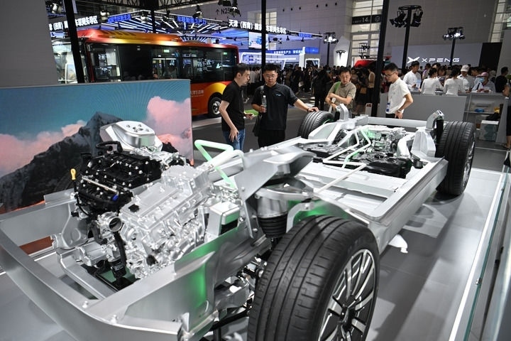 這是在博覽會現(xiàn)場拍攝的一款智能網(wǎng)聯(lián)汽車平臺架構(gòu)（6月20日攝）。新華社記者 孫凡越 攝