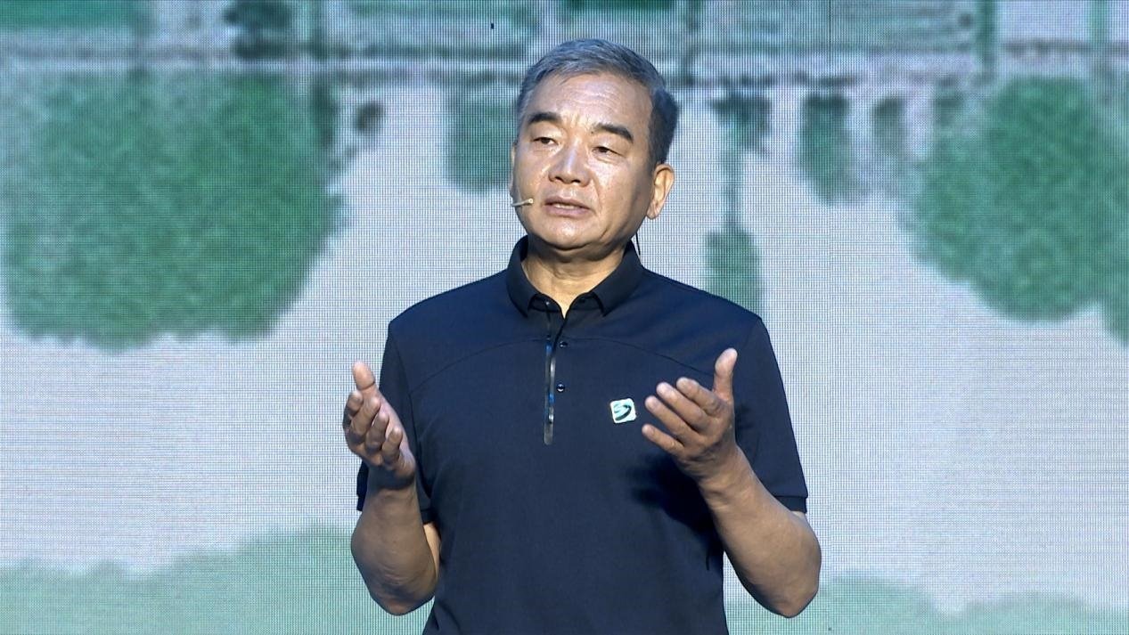 中國博物館協(xié)會理事長劉曙光現(xiàn)場講述。