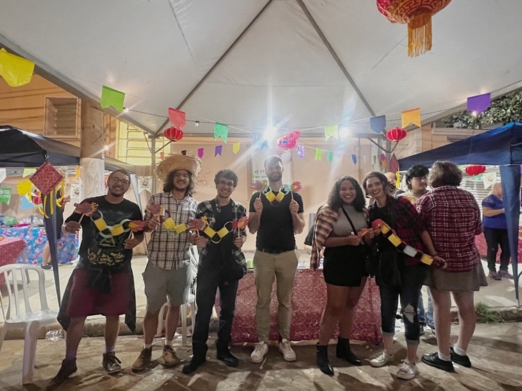 參與者體驗(yàn)文化碰撞與融合的樂(lè)趣。 圣保羅州立大學(xué)孔子學(xué)院供圖