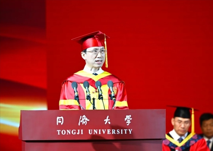 同濟(jì)大學(xué)校長(zhǎng)、中國(guó)工程院院士鄭慶華