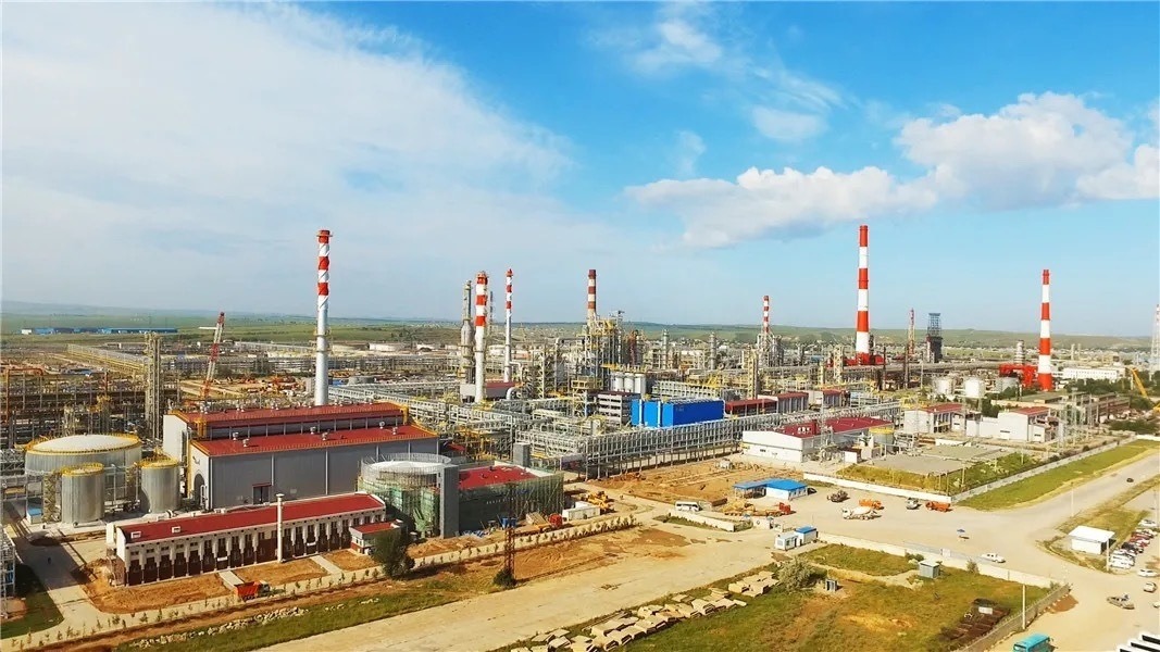 奇姆肯特煉油廠完成現(xiàn)代化改造后全景。（圖源：人民網(wǎng)）