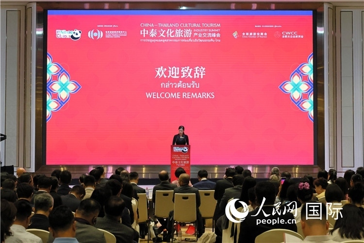 泰國文化部副部長普洛伊·塔尼庫發(fā)表演講。