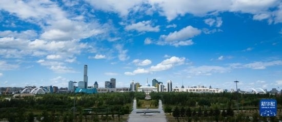 這是7月1日拍攝的哈薩克斯坦首都阿斯塔納的天際線。新華社記者 王建華 攝