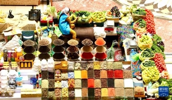 這是7月3日在塔吉克斯坦首都杜尚別拍攝的大巴扎內(nèi)景。新華社記者 姚大偉 攝
