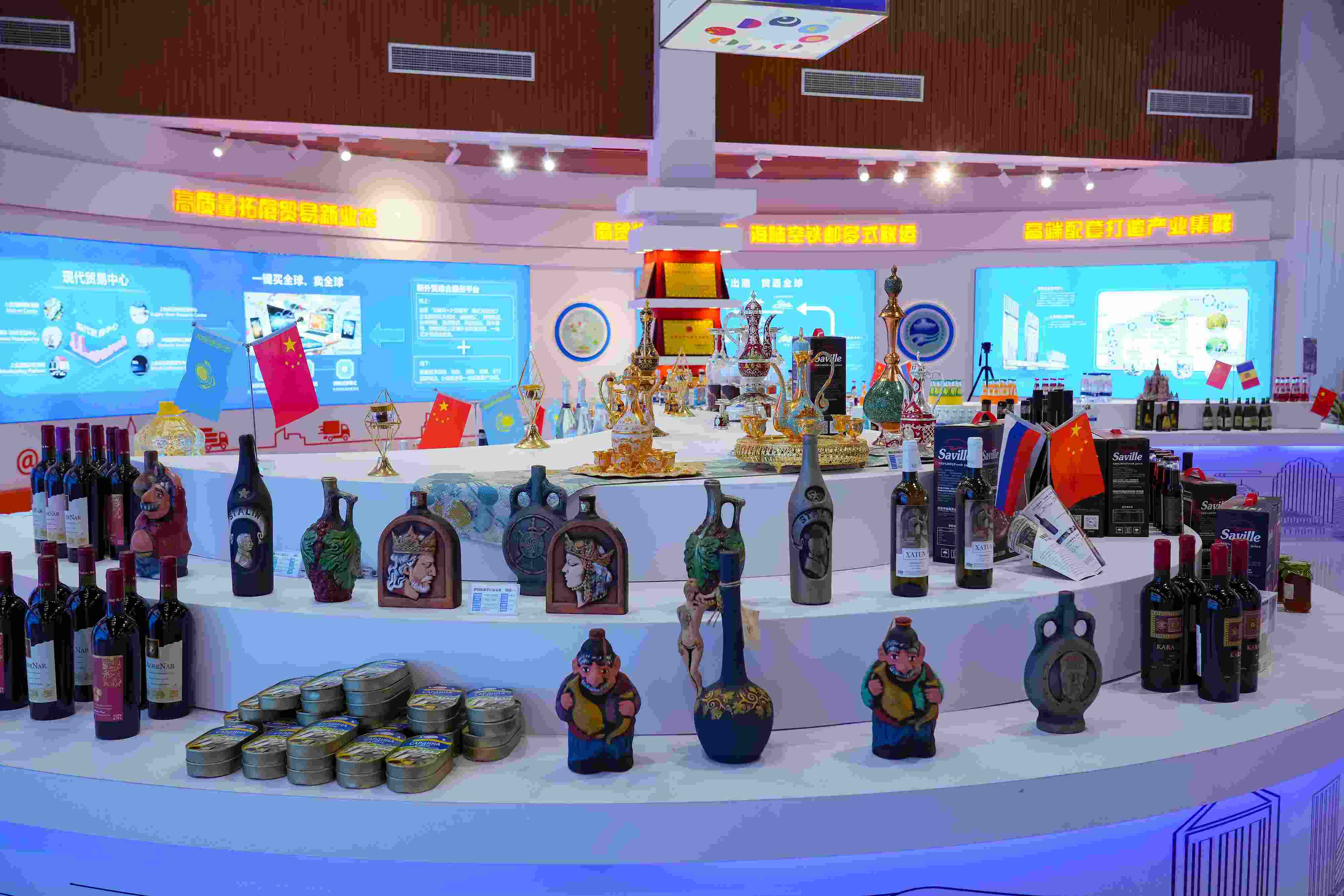 2022年10月19日，青島，上合示范區(qū)展出的上合組織國家特色商品。
