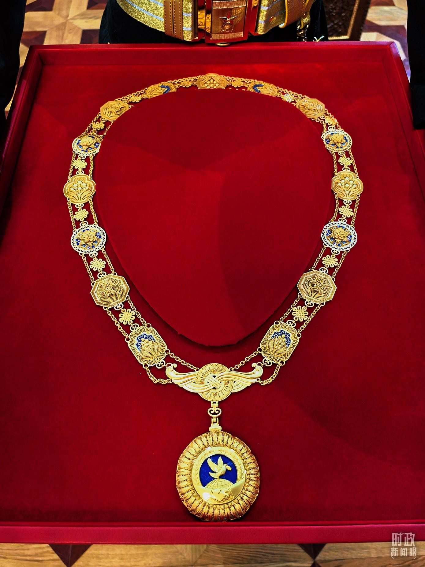 △中華人民共和國(guó)“友誼勛章”。（總臺(tái)央視記者范學(xué)禹拍攝）