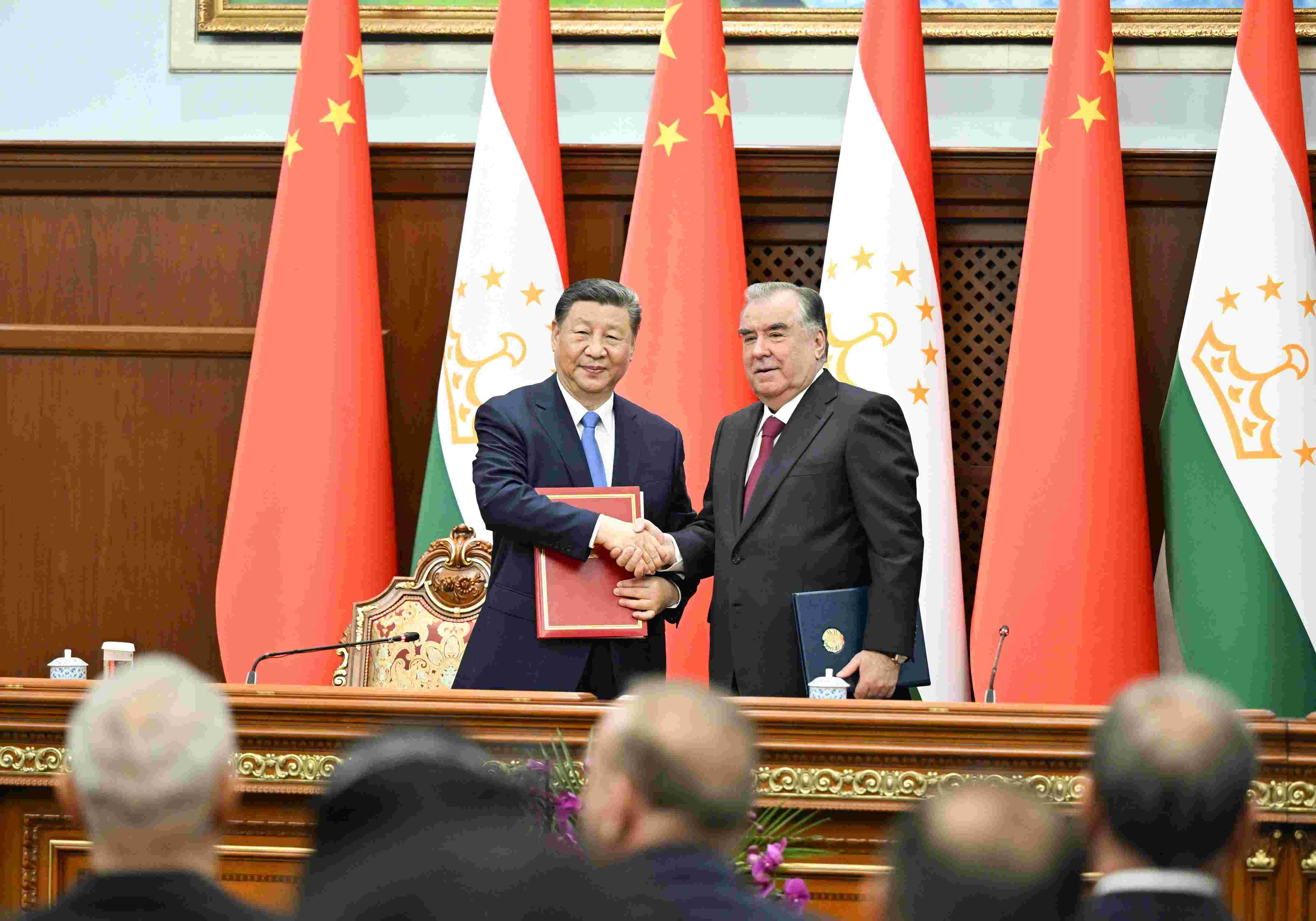 當(dāng)?shù)貢r間2024年7月5日下午，習(xí)近平主席同塔吉克斯坦總統(tǒng)拉赫蒙在杜尚別總統(tǒng)府舉行會談。會談后，兩國元首共同簽署《中華人民共和國和塔吉克斯坦共和國關(guān)于發(fā)展新時代全面戰(zhàn)略合作伙伴關(guān)系的聯(lián)合聲明》。