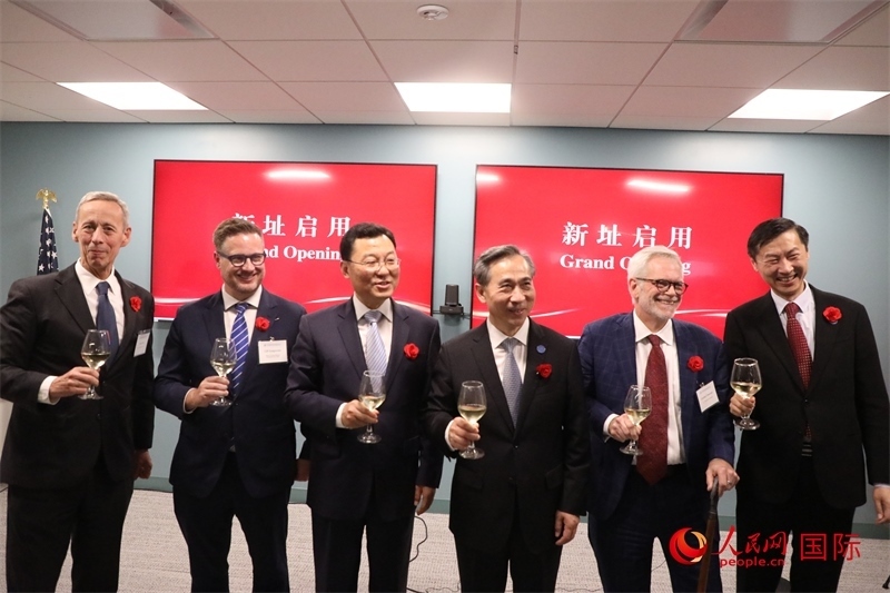 4、美中貿(mào)易全國委員會(huì)會(huì)長克雷格·艾倫、美國商會(huì)高級(jí)副會(huì)長傅瑞偉等美國工商界代表出席活動(dòng)。 人民網(wǎng)記者 李志偉攝