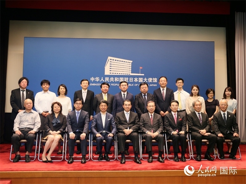 現(xiàn)場(chǎng)嘉賓合影。人民網(wǎng) 許可攝