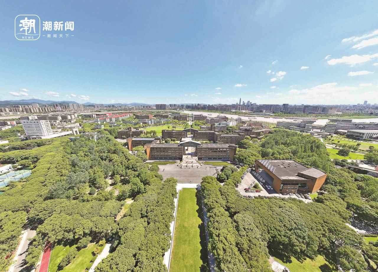 俯瞰寧波大學(xué)。潮新聞記者 賀元凱 周旭輝 彭鵬 攝