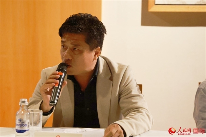 巴西中國浙江商會(huì)會(huì)長鄭俠茂在座談會(huì)上致辭。人民網(wǎng)記者 陳海琪攝