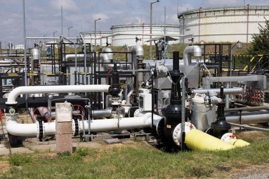 這是2022年5月24日在匈牙利薩茲豪隆包陶多瑙河煉油廠(chǎng)拍攝的連接匈牙利和俄羅斯的“友誼”輸油管道入口點(diǎn)。新華社發(fā)（弗爾季·奧蒂洛攝）