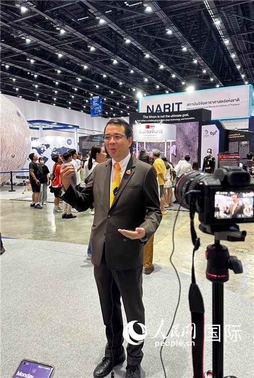 泰國國家天文研究所所長薩蘭接受采訪。人民網(wǎng)記者簡承淵攝