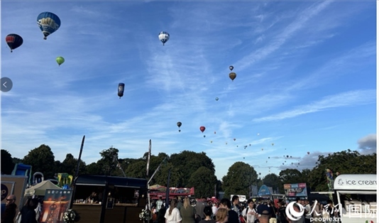 布里斯托國(guó)際熱氣球節(jié)現(xiàn)場(chǎng)。人民網(wǎng)記者 余穎攝