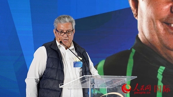 茨瓦尼市市長委員會成員漢內(nèi)斯·科茲致辭。人民網(wǎng) 張茜攝