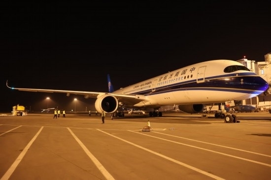 2024年4月24日晚，南航沈陽-法蘭克福CZ8021首航航班在沈陽桃仙國際機(jī)場準(zhǔn)備起飛。這是國內(nèi)航司在東北地區(qū)開通的首條直飛德國定期航線。