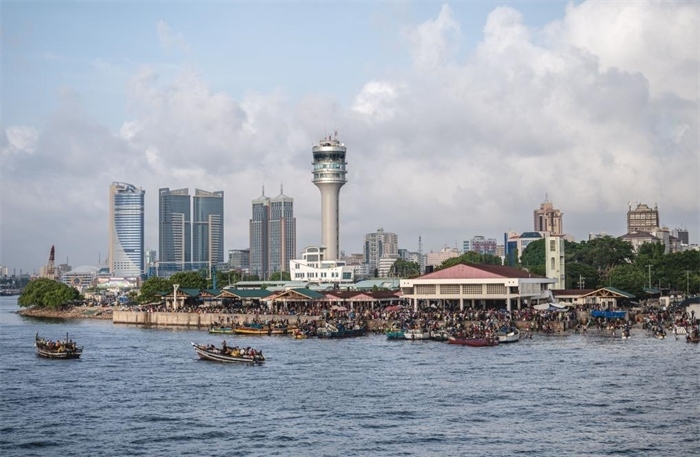 這是2023年12月29日拍攝的坦桑尼亞達累斯薩拉姆漁港。新華社記者王冠森攝