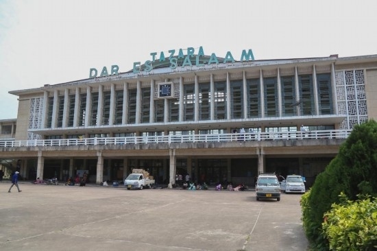 坦贊鐵路始發(fā)站達累斯薩拉姆站外景。