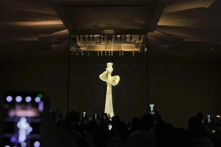 8月31日，亞洲媒體考察團參訪三星堆博物館?！吨袊?jīng)濟周刊》記者肖翊攝