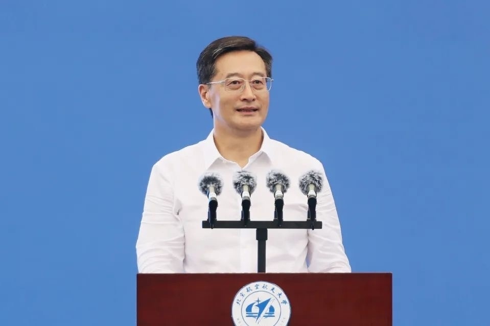 中國(guó)工程院院士、北京航空航天大學(xué)校長(zhǎng)王云鵬在2024級(jí)新生開學(xué)典禮上講話。校方供圖