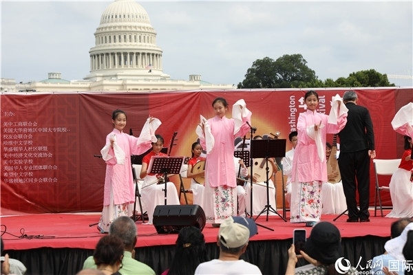 2、在華盛頓中國(guó)文化節(jié)活動(dòng)上，還進(jìn)行了豐富多樣的中國(guó)文化演出。 人民網(wǎng)記者 李志偉攝
