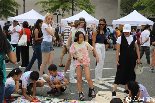 4、活動(dòng)吸引了很多小朋友參加。 人民網(wǎng)記者 李志偉攝