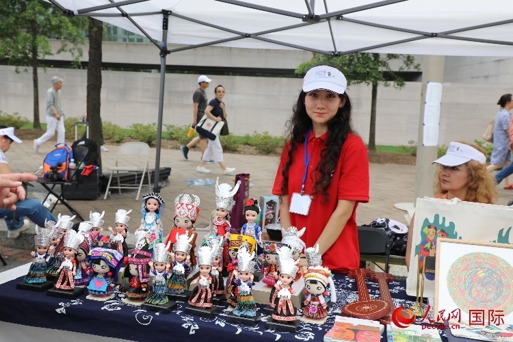 在今年活動上，貴州代表團設(shè)立的貴州非遺文化、“村BA”文創(chuàng)、貴州茶文化等展區(qū)。人民網(wǎng)記者 李志偉攝