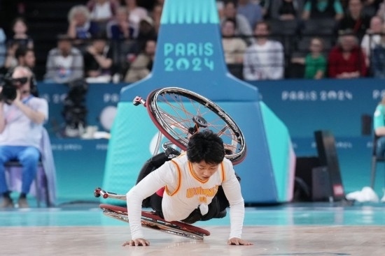 巴黎殘奧會(huì)｜“撞車、摔倒，我們都習(xí)慣了”