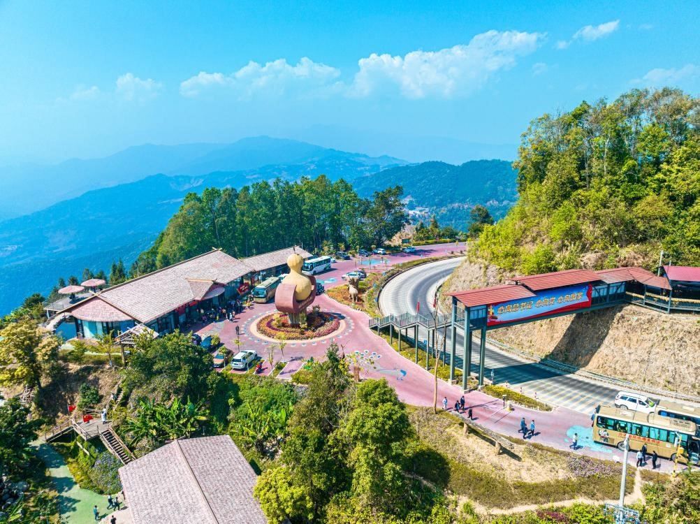 這是位于班洪鄉(xiāng)班洪村下班壩自然村的葫蘆王地AAAA級景區(qū)游客服務(wù)中心。（滄源縣融媒體中心供圖）