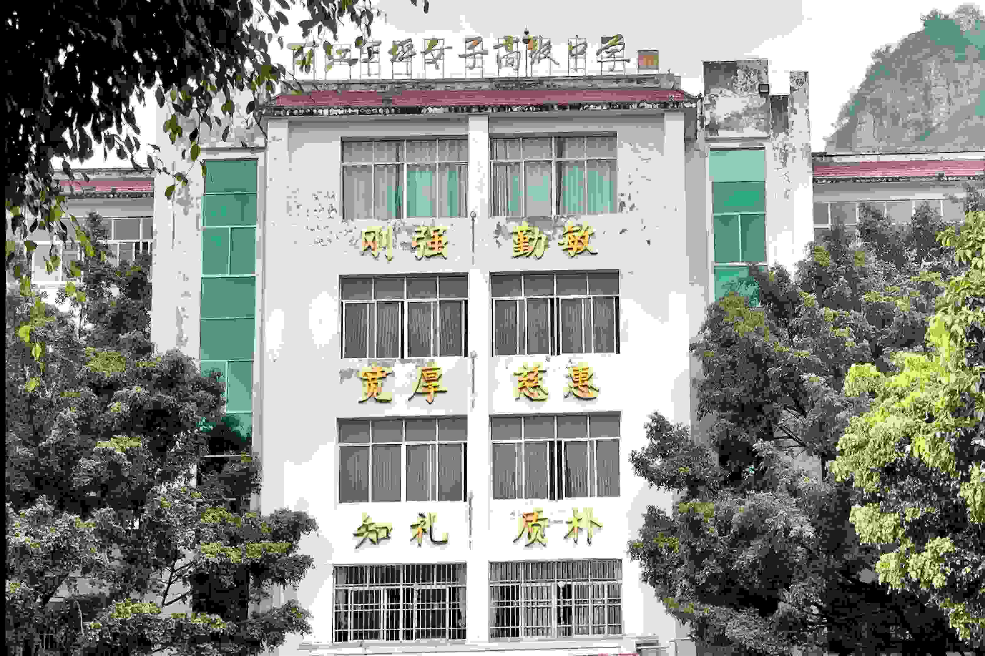 華坪女高教學樓。人民網(wǎng)記者 劉微攝