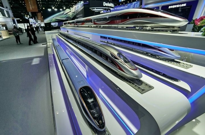 2024年9月11日拍攝的國家會(huì)議中心會(huì)場(chǎng)內(nèi)的展臺(tái)。新華社記者 李欣 攝